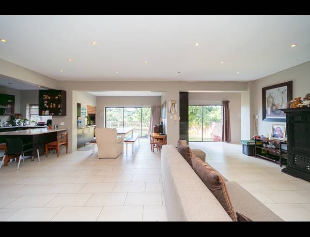 4 BEDROOM HOUSE FOR SALE IN BEACON BAY